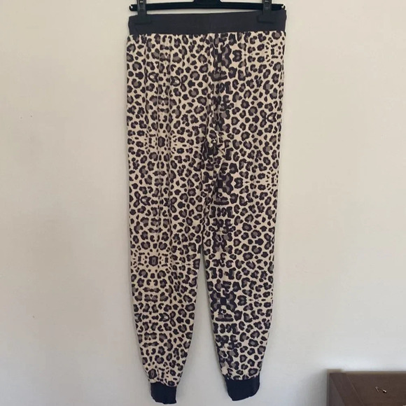 Honeydew small super soft pajama joggers in leopard print - Picture 3 of 4